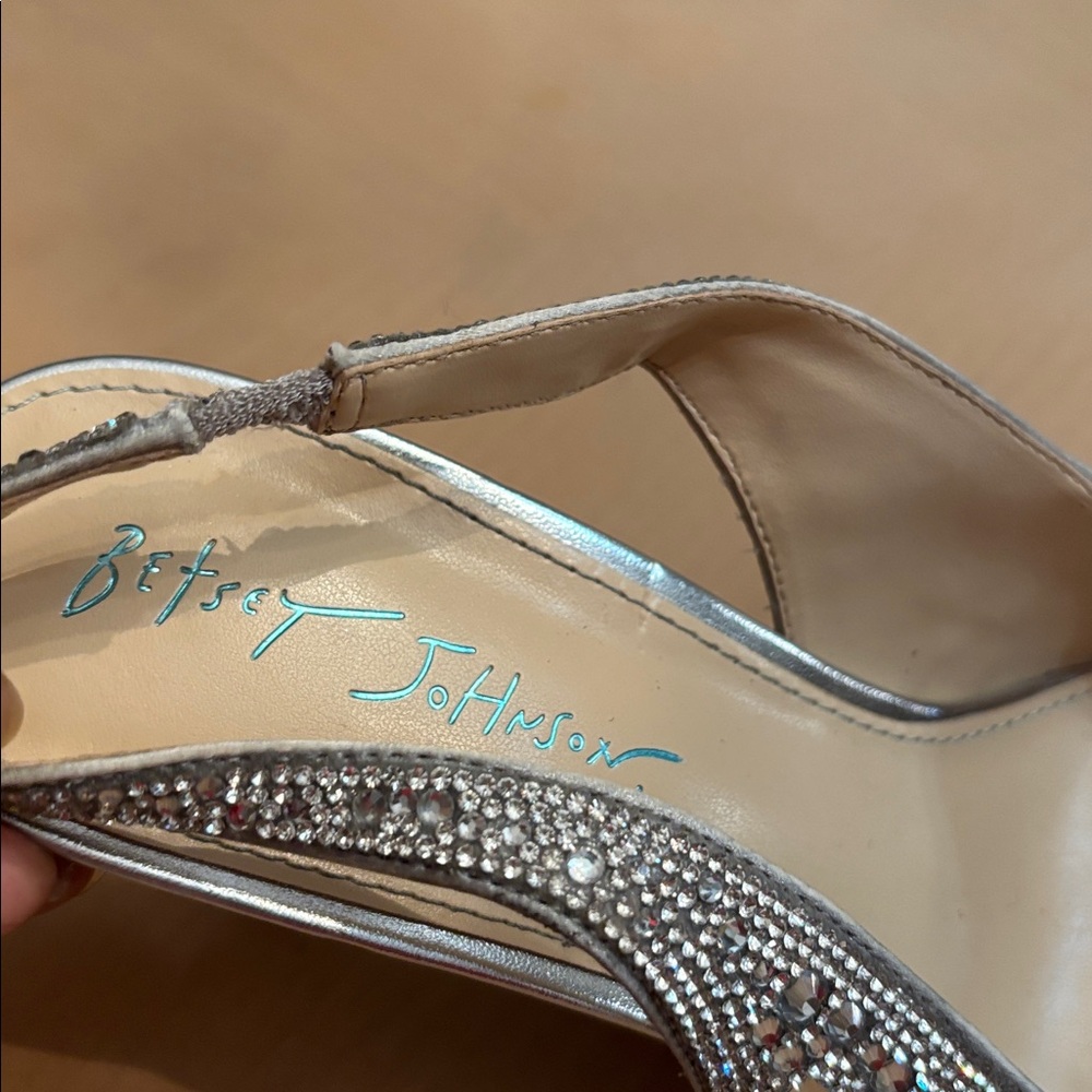 Betsey Johnson Silver Clark Rhinestone Slingback Pointed Toe Pumps - 9M - Picture 3 of 11